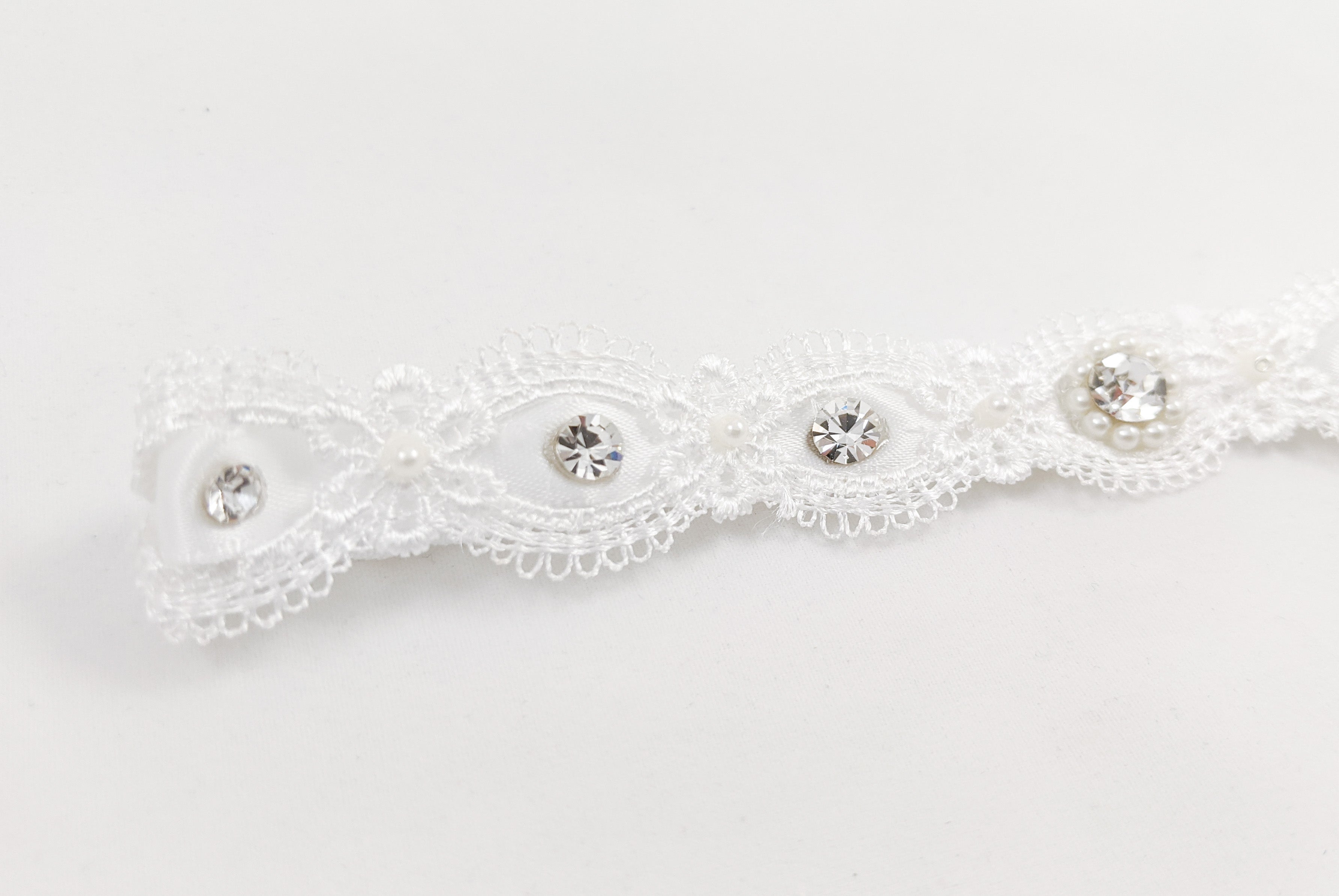 ivory knot-wedding accessories-bridal garter-raina